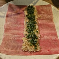 炭火焼肉ホルモン うしごろ 中目黒店 - タン刺し ねぎ塩 ※数量限定