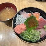 Esaka Kaisen Shokudou Ouesuto - 海鮮荒波丼　1,090円