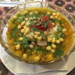 インド料理 パリワル - カレーとしてもイケそうなホッカホカのサモサチャット(¥480)