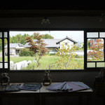 Momokurikan - 窓からは広～い畑が見えるのです。