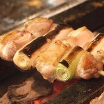 炭屋 串兵衛 - 料理写真:■備長炭で焼く信州安曇野地鶏。ぷりっぶりのお肉がとってもジューシー！！ 