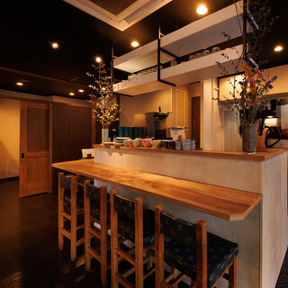 Enjoy excellent cuisine in a restaurant with a modern Japanese atmosphere.