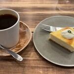 おやつカフェ ホリック - ブレンドコーヒーとチーズケーキ