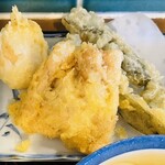 うどん たかしま - カレー巾着天、半熟卵天、こんぶ天