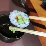 大衆酒場 まるちゃん - かんぴょう巻にわさびをのせて、これが旨い
