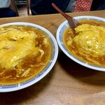 マルシン飯店 - ご飯小盛り（右）に普通盛り