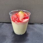 Cafe nappenappe - パンナコッタ苺ムース仕立て