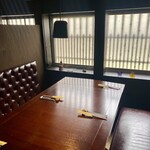 とんかつ肉料理 吉岡 - 超高級な本革ソファーな個室にテンションMAX！