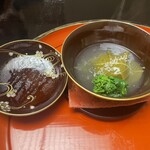 赤坂 菊乃井 - 【強肴】
      ・甘鯛桜蒸し　道明寺粉　筍　桜の花・葉　菜種　露生姜