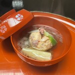 赤坂 菊乃井 - 【蓋物】
      ・海老真薯桜花仕立て　蓬豆腐　筍　結びうるい　　海老の香ばしさがたまらない❣️