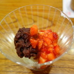 銀座おかもと - ヨーグルトアイスクリーム　つぶあんと苺がけ