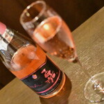 ワインバー バッカス - 嘉-yoshi-・スパークリング・ロゼ・ブリュット（９５０円）２０２４年４月