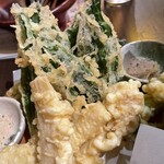 地酒と道産食材 一笑 - 行者にんにくの天ぷら