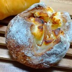 手づくりパン工房Jouet - りんごとクリームチーズ