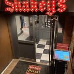 シェーキーズ 横浜西口店 - 