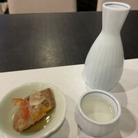 鰻 若松 - お通し(たぶん0円):サーモンマリネ　沢の鶴一合400円　