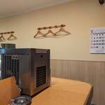 太一 - 店内L字カウンター