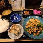 餃子 いち - 日替り定食(青椒肉絲)+餃子2個
