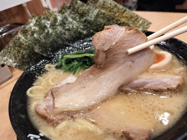 Yokohama Iekei Ramen Maruoka Shoten Kasugai Ekimae Ten photo 3
