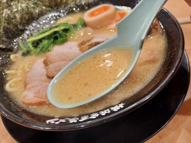 Yokohama Iekei Ramen Maruoka Shoten Kasugai Ekimae Ten photo 2