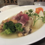 大衆酒場コンフィ - カブと厚切りベーコンのポトフ　７１０円　安いってば！