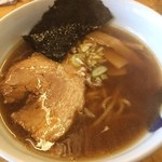 季織亭 - せりた煮干拉麺！[ラスト季織亭]

今月いっぱいで閉店になるこちらへ。
23年間、お疲れ様でございました。

初訪問は18年ほど前になり当時は仕出しのお弁当やお惣菜屋さんの二毛作でしたね。

ただやみくもにラーメンばかり食べている私には、「料亭などに出てくるラーメンみたいだなぁ」という思い出があります。

これからは、三軒茶屋のお店でお世話になります。