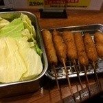 新世界 おやじの 串や - キャベツ新鮮！