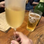 食堂TOMIDORI36 - スパークリングも辛口で何種類かあり