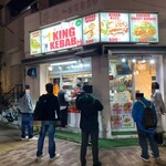 KING KEBAB - 店舗全景　待ち客多し