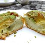 レストラン ファインテラス - 抹茶シュークリーム断面