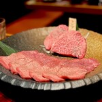 韓国宮廷料理ヨンドン - 本日の厚切り赤身肉(ランプ)、タン塩、特上ハラミ