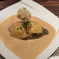 旬菜ステーキ処 らいむらいと - ソースに浸るハンバーグ