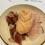 うを徳 - 蛍烏賊、ミンククジラ(ウネ）軽く燻製、パプリカムース