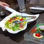 個室居酒屋 稚内漁港×稚内牧場 - ★★コース3900円 小さいマグロが散りばめられているサラダで 味は普通。
