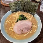 Izumiya - らーめん並
                      麺硬め・味薄め・油少なめ