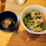 うみからそらへ - サラダと小鉢（ホウレン草のおひたし）