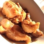 cafe&Live 8JO - 鶏もも肉のさっぱり炒め、塩麹に漬けこんだ鶏もも肉を梅と米酢でさっぱりと炒めてあります。