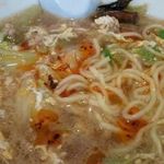 いせのじょう - 辛口白菜ラーメンに自家製ラー油投入