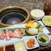 Yakiniku Dainingu Hakuri San - ◆カルビ3種食べ比べランチ(税込2,530円)
                ①カイノミ②ササバラ③タテバラ④海老⑤野菜⑥チョギレサラダ⑦白ご飯⑧若布スープ⑨白菜キムチ⑩杏仁豆腐
                お飲み物《セットドリンク》①烏龍茶【冷】