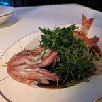 243502169 - 北海道産きんきの姿蒸し。今まで頂いた魚料理で指三本に入った。朝獲れだからこそむっちり感、さらさらと純粋な脂。きんきの出汁と香港醤油をブレンドした物、少量のナンプラーを加えたソースはまろやかで後味軽やか