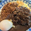 Kuishimbou - ハーフ＆ハーフのとんかつカレーに、温泉玉子トッピング