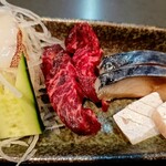 居酒屋 味平 - 刺身盛り合わせ②（赤身は霜降り鯨肉）