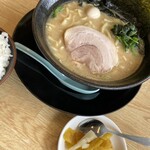 Yokohama Ie Kei Ramen Yorokobiya - 