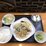 祥龍房刀削麺荘 - 海鮮と野菜炒め