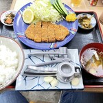 とら食堂 - 何やら、鉄製の器具が、たくさん！