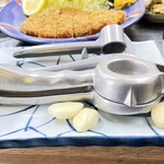 とら食堂 - ニンニクを絞るよ