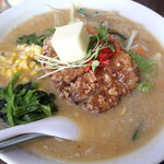 ポパイラーメン - 味噌ポパイラーメン，バタートッピング