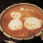 うさぎとぼく - 温かいカフェラテを飲んで、ほっこりするボキら♪
      
      ラテアートはうさぎとぶたさんだったよ。
