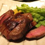 まある - 牛たんステーキのアップ