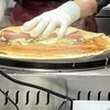 エッグミートバーガー - 料理写真:煎餅果子調理シーン。テレビで見た天津とかのクレープ屋ほどスピーディーではなかったですが、一つ一つ丁寧に焼いてくれます。